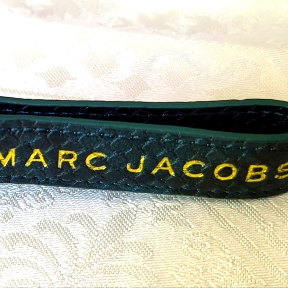 Marc Jacobs Gold Color Keyring - Picture 2 of 6